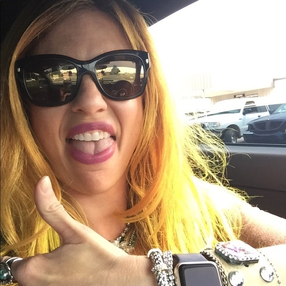 Meet your Posher, Lisa - Picture 3 of 8